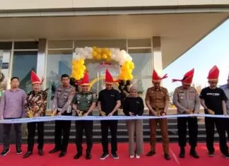 Kalla Kars Resmikan Store United E-Motor Makassar Dirangkaikan Peluncuran MX 1200