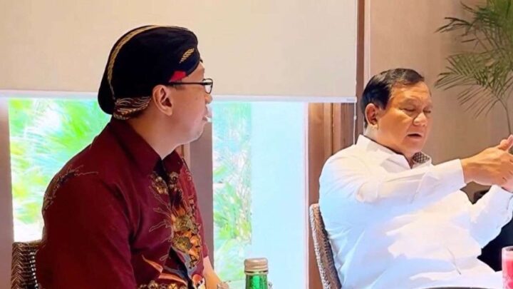 Ketika Pendukung Jokowi Bereaksi Lihat Abu Janda Makan Bareng Prabowo Abu Janda