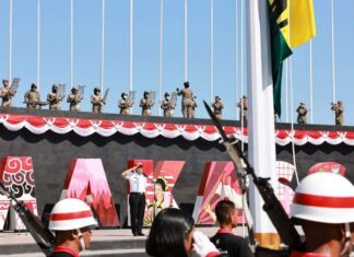 Pemkot Makassar Geladi Bersih Jelang Upacara HUT Kemerdekaan ke-78 RI di Pantai Losari