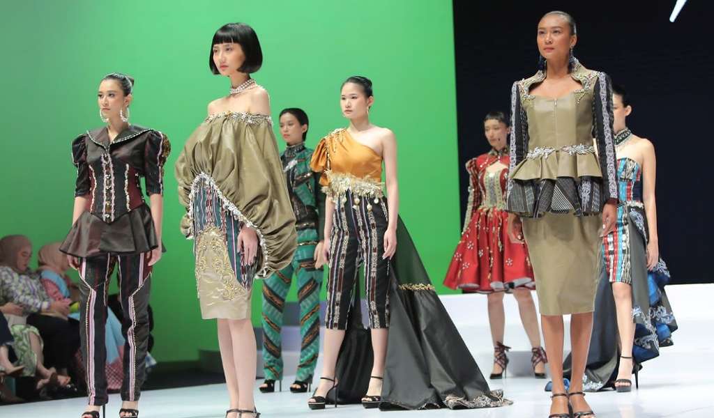 Berkenalan dengan Nanda Maharani Salsabila, Desainer Belasan Tahun yang Lestarikan Keindahan Wastra Nusantara