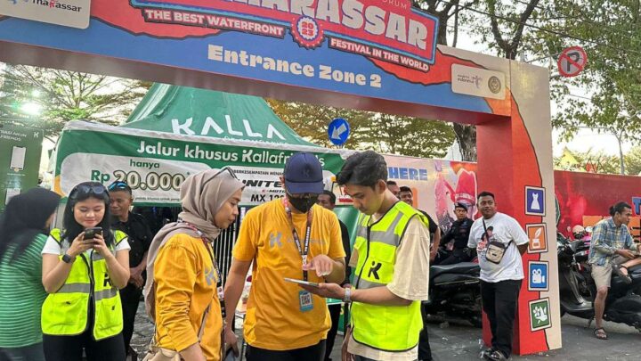 Pengunjung F8 Dapat Hadiah Motor Listrik dari Kalla Pengunjung F8