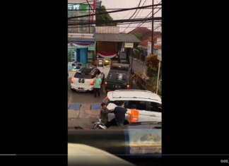 Viral Oknum TNI Pukul Tukang Parkir, Netizen: Ajak ke Papualah Kalo Masih Sangar!