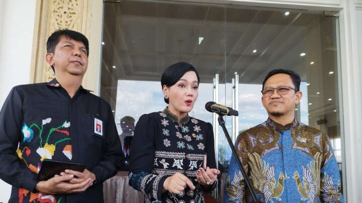 Kepala Eksekutif Pengawas Perilaku Pelaku Usaha Jasa Keuangan, Edukasi, dan Pelindungan Konsumen OJK Friderica Widyasari Dewi bersama Wakil Ketua Komisi XI DPR RI, Amir Uskara, Kepala Kantor OJK Regional 6 Sulampua, Sektor keuangan
