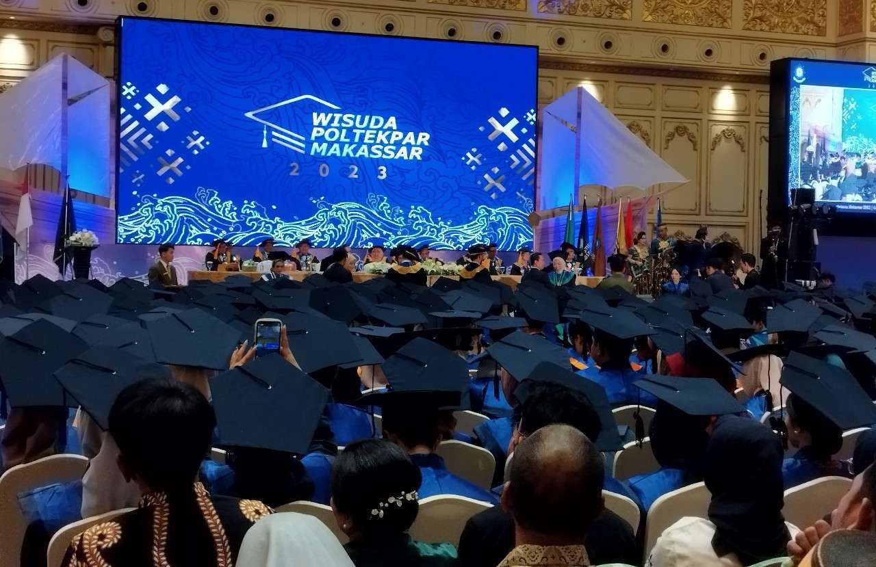 Poltekpar Makassar Wisuda 410 Mahasiswa, Begini Pesan Direktur Baru dan Menteri Sandiaga Uno