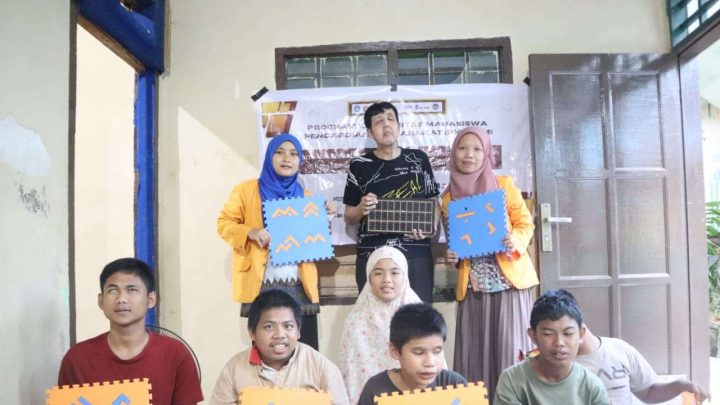 Penyandang Tunanetra di Makassar Belajar Lontara Berbasis Puzzle dan Braille Oleh Mahasiswa UNM unm