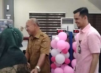 Bupati Iksan Iskandar