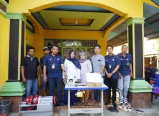 Kelompok Usaha Menjahit di Pangkep Dapat Bantuan Paket Mesin Jahit dari Semen Tonasa