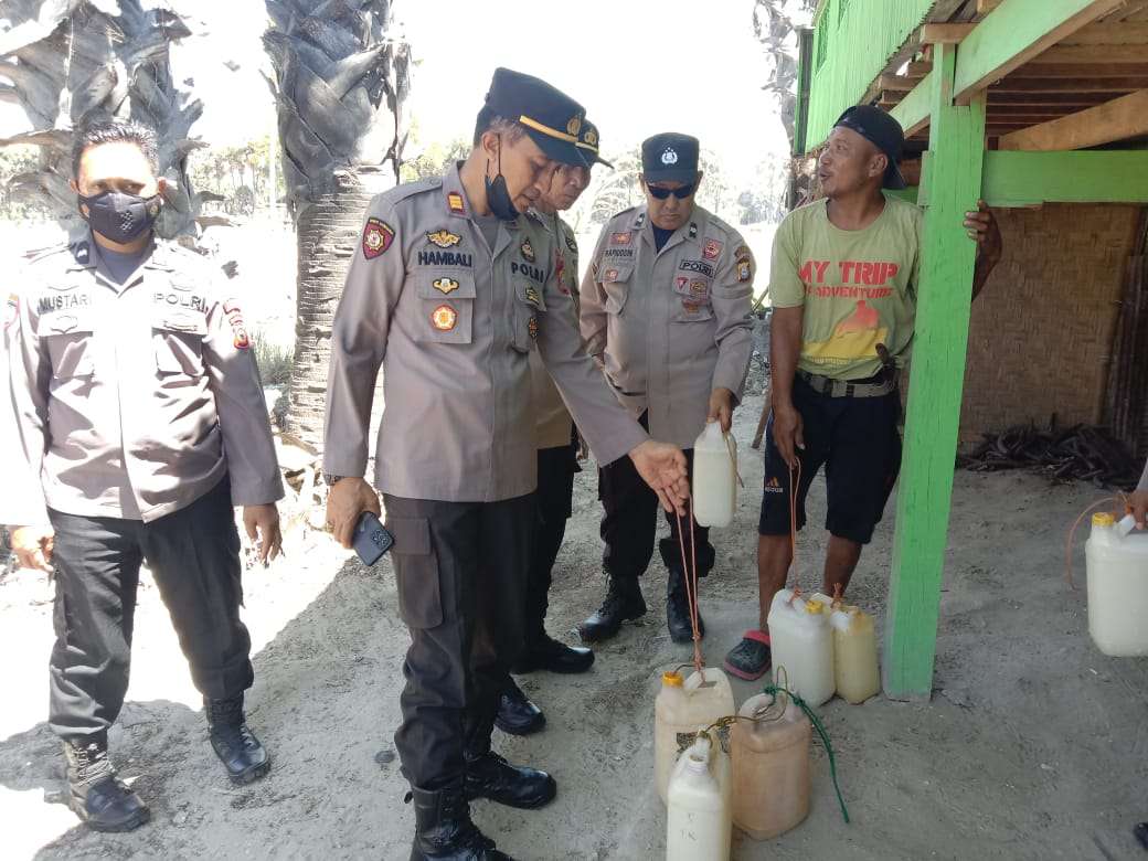 Jelang Pilkades di Jeneponto, Sejumlah Jeriken Berisi Miras Diamankan Polsek Arungkeke