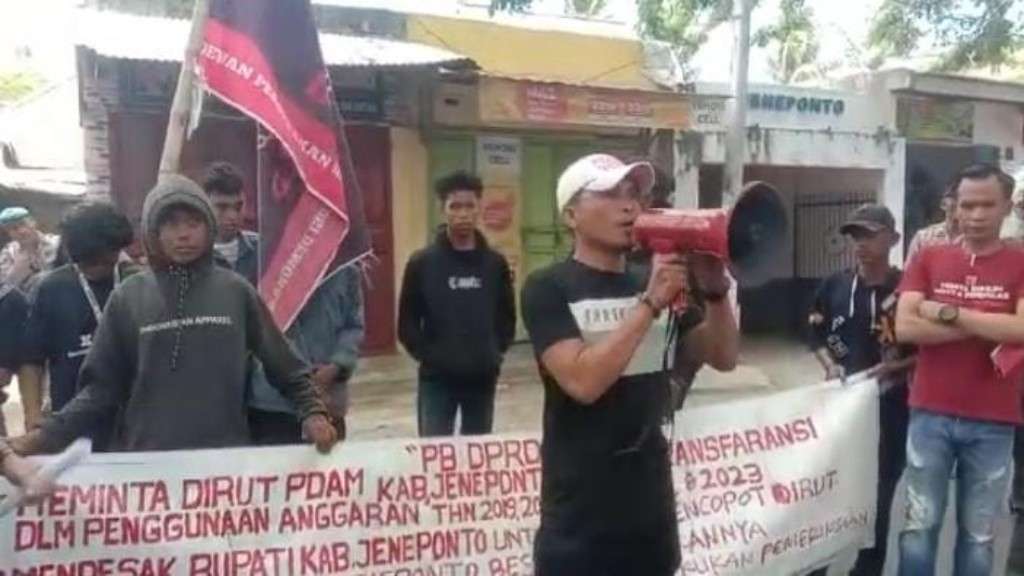 Kesulitan Air, Warga Unjuk Rasa Minta Direktur PDAM Mundur, Bupati Serukan Anggaran Diaudit