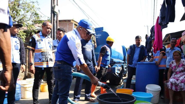 Kemarau Berkepanjangan Tak Kunjung Usai, Dirut PDAM Makassar Beni Iskandar Pantau Langsung Pembagian Air ke Pelanggan pdam makassar