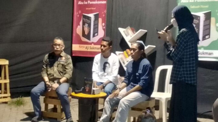 Peluncuran Novel 'Kita Pulang dan Aku ke Pemakaman' karya Aji Sukman aji sukman