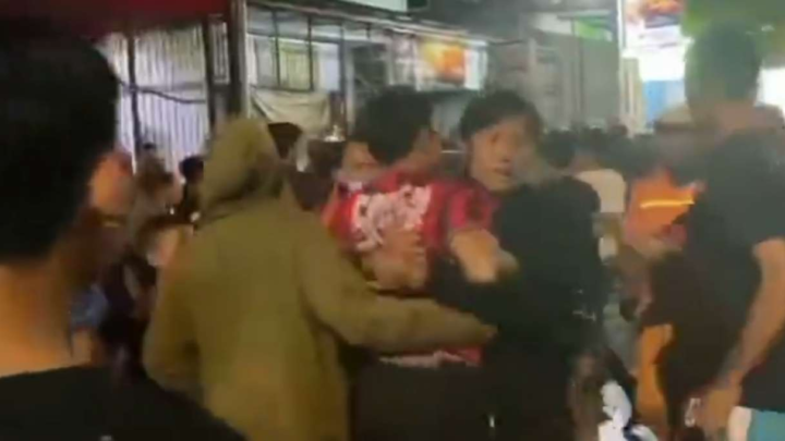 Tangkapan layar video kompetisi futsal Liga Anak Lorong Makassar di Kecamatan Mamajang ricuh/Ist liga anak lorong