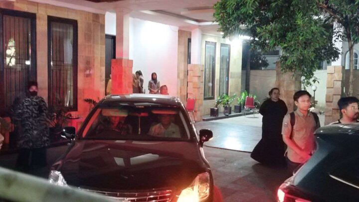 Pasca Ditetapkan Tersangka, SYL Tinggalkan Rumah Ibunya syl tersangka