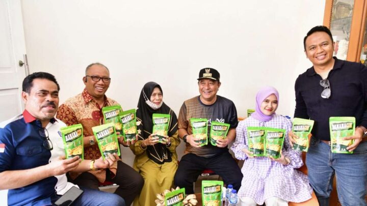 Sambangi Pelaku Usaha Rumahan Kripik Pisang, Pj Gubernur Sulsel Bantu Promosi Usaha rumahan kripik pisang