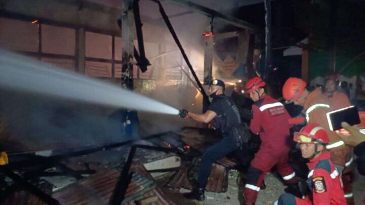 SMP Negeri 8 Makassar terbakar