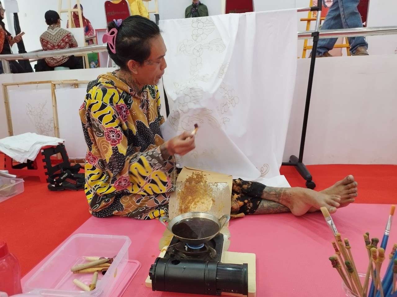 Mensos Risma Ajak Delegasi AHLF Tinjau Inovasi Penyandang Disabilitas di Sentra Wirajaya Makassar