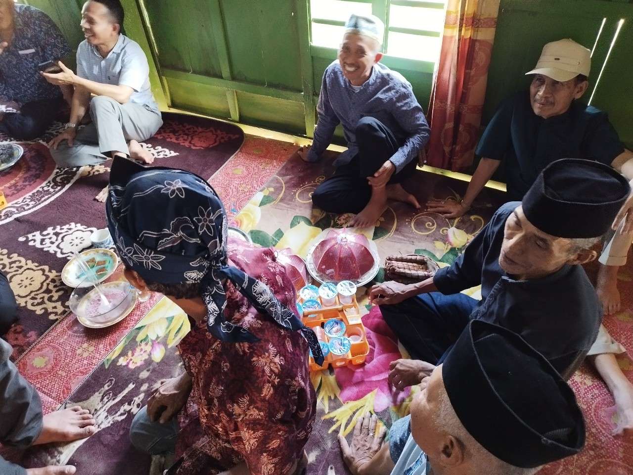 Keseruan Silaturahmi KKB Karaeng Tutu Daeng Matika: Dari Sholawat, Arisan Keluarga Hingga Ziarah Makam di Teteaka