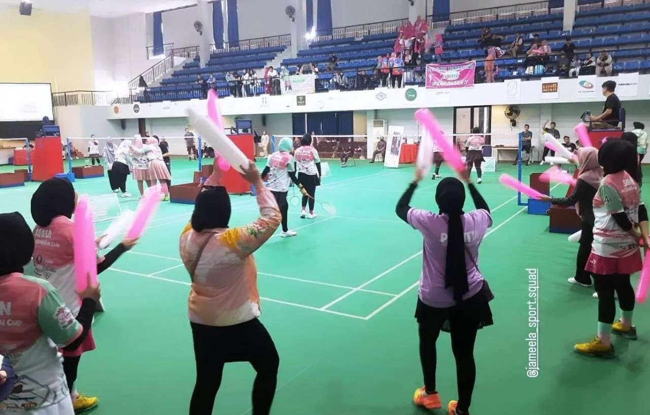 Keseruan Pasutri dan Komunitas di Makassar Duel Bulutangkis di JHC Badminton Cup 2023
