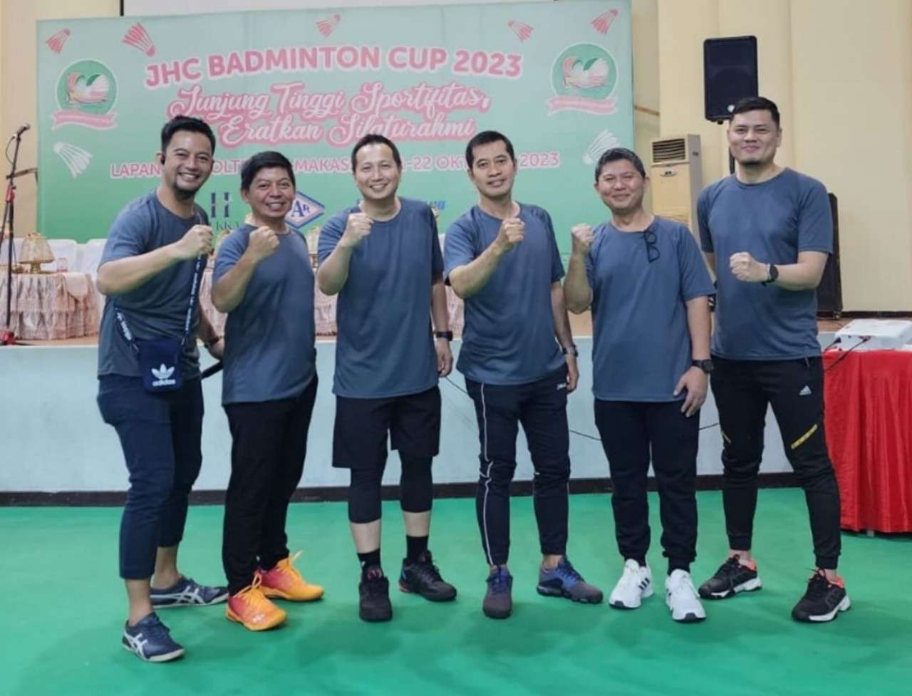 Keseruan Pasutri dan Komunitas di Makassar Duel Bulutangkis di JHC Badminton Cup 2023