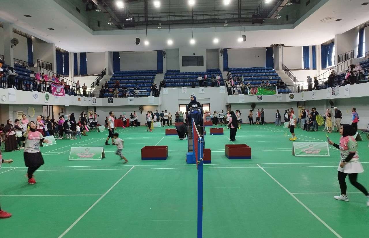 Keseruan Pasutri dan Komunitas di Makassar Duel Bulutangkis di JHC Badminton Cup 2023