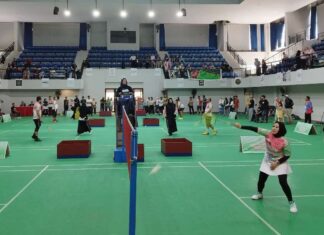 Keseruan Pasutri dan Komunitas di Makassar Duel Bulutangkis di JHC Badminton Cup 2023