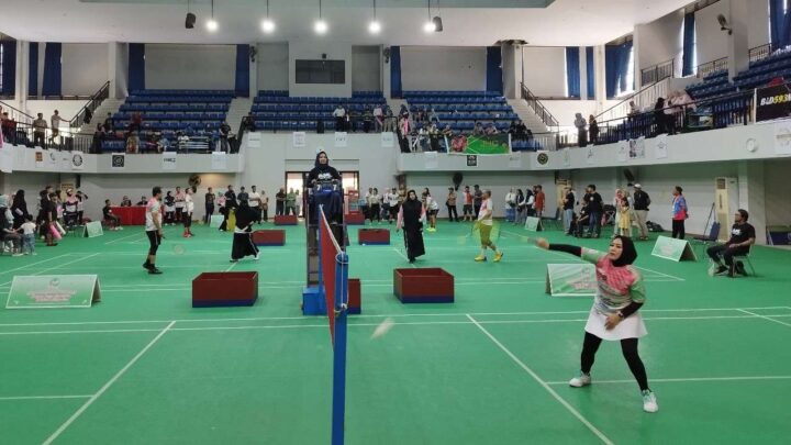 Keseruan Pasutri dan Komunitas di Makassar Duel Bulutangkis di JHC Badminton Cup 2023 Keseruan Pasutri dan Komunitas di Makassar Duel Bulutangkis di JHC Badminton Cup 2023