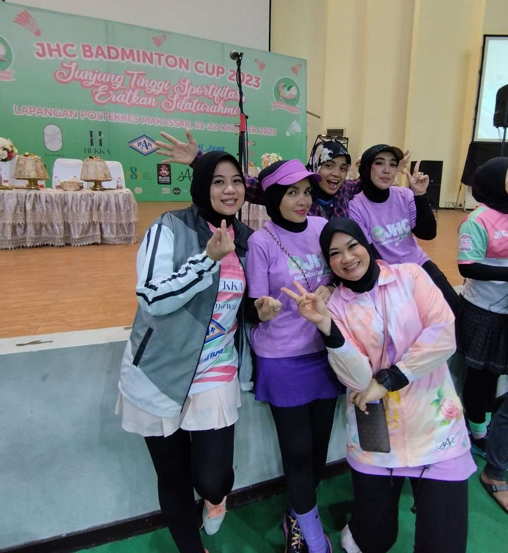 Keseruan Pasutri dan Komunitas di Makassar Duel Bulutangkis di JHC Badminton Cup 2023