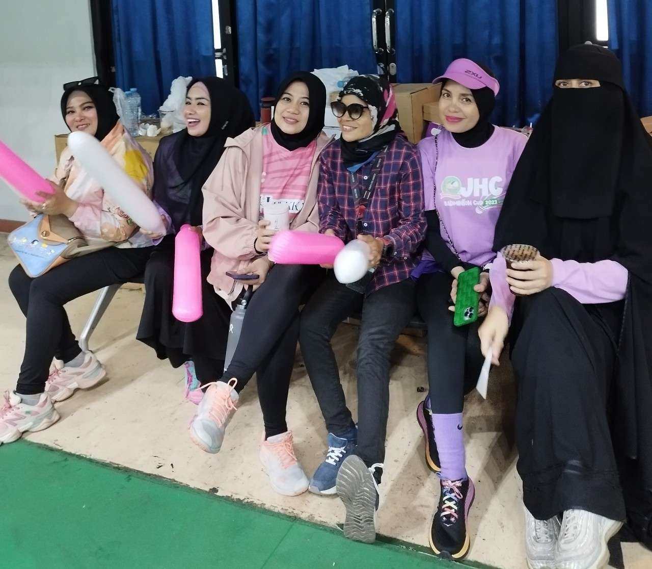 Keseruan Pasutri dan Komunitas di Makassar Duel Bulutangkis di JHC Badminton Cup 2023