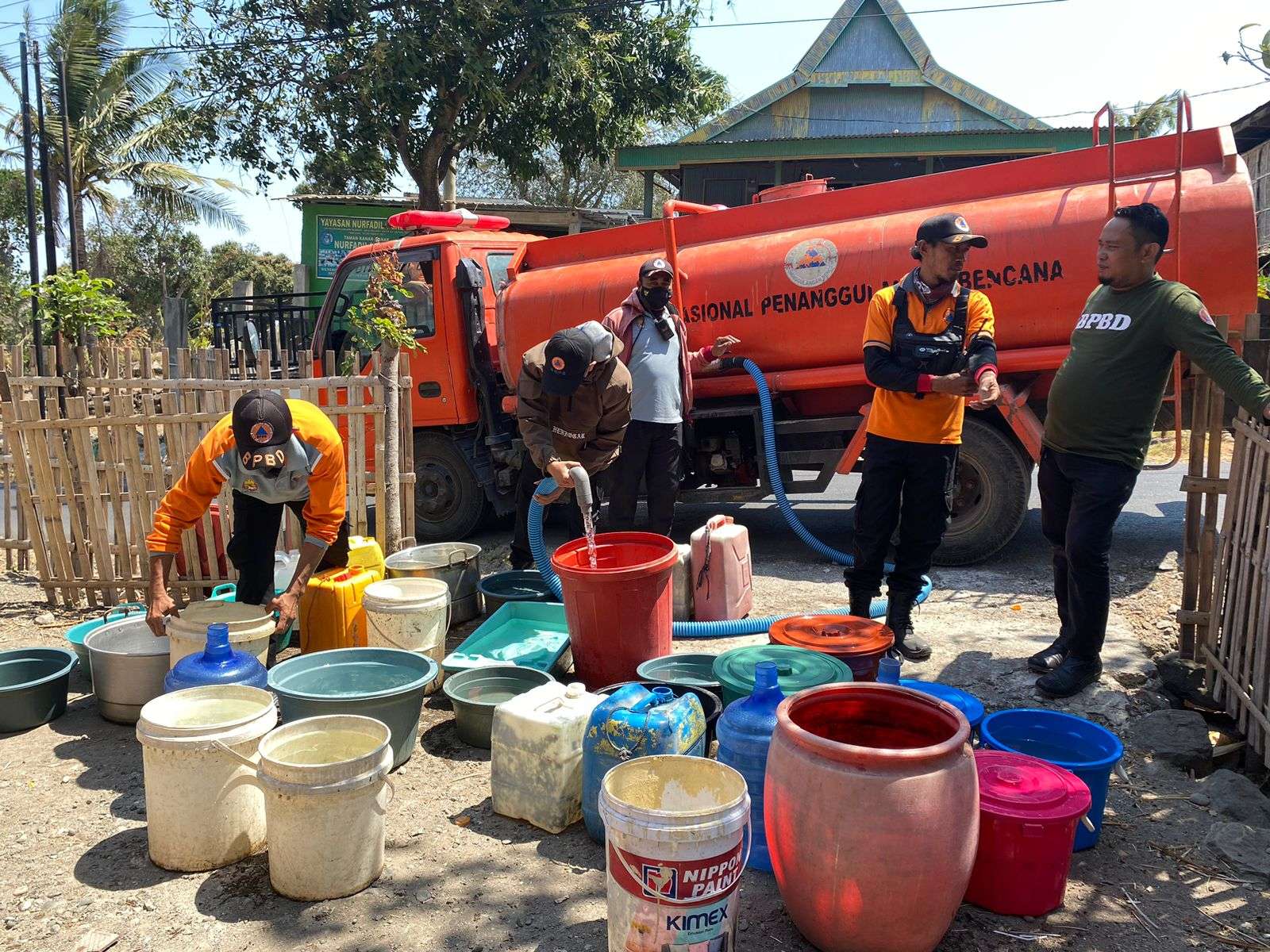 Panas Semakin Garang, Warga Jeneponto Kesulitan Air, BPBD sudah Salurkan 220.000 Liter Air