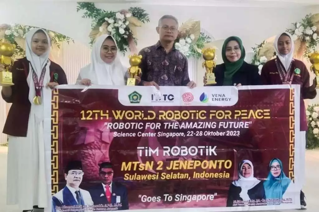 Luar Biasa, MTsN 2 Jeneponto Raih 6 Juara Lomba Robotic Internasional di Singapura