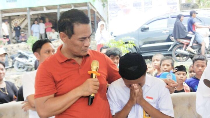 Anak Yatim Piatu, Muh Adhal Ditanggung Andi Amran Sulaiman Hingga Perguruan Tinggi Anak Yatim Piatu