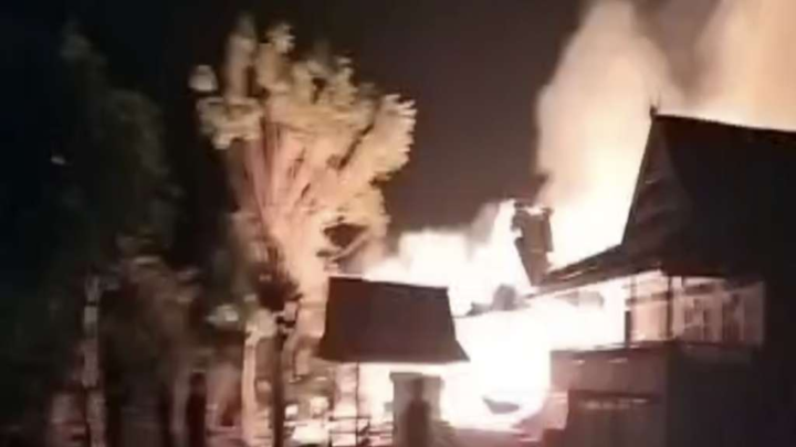 Diduga Akibat Listrik, Enam Unit Rumah di Jeneponto Ludes Terbakar Diduga Akibat Listrik