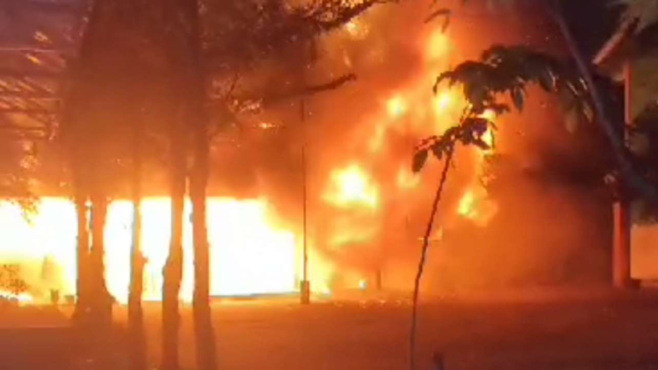 Breaking News, SMP 8 Makassar di Jalan Batua Raya Terbakar smp 8 makassar