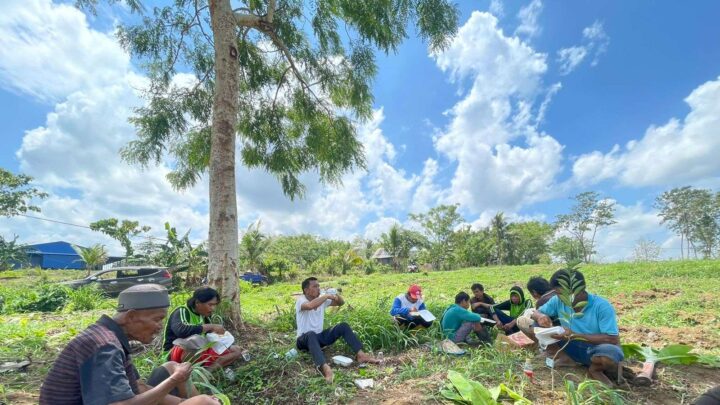 Pererat Silaturahmi, Syahar Makan Siang Bersama Warga di Tengah kebun Silaturahmi