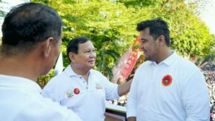 Warga Antusias Ikut Jalan Sehat Satu Putaran Bersama Gibran Rakabuming Gibran Rakabuming
