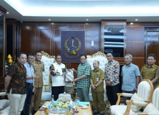 Timsel KI dan KPID Sulsel Serahkan Hasil Seleksi Calon Komisioner ke Pj Gubernur Bahtiar