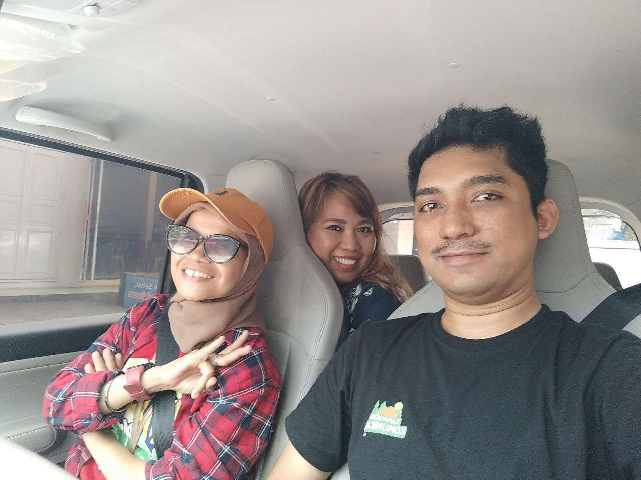 Wuling Ajak Awak Media di Sulawesi Jajal Mobil Wuling Air ev di Malino Gowa, Kesannya di Luar Nalar!