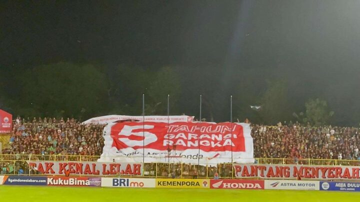 Suporter PSM Makassar Gaungkan Sepeda Motor Honda Garansi Rangka 5 Tahun di Stadion Gelora BJ Habibie suporter psm makassar