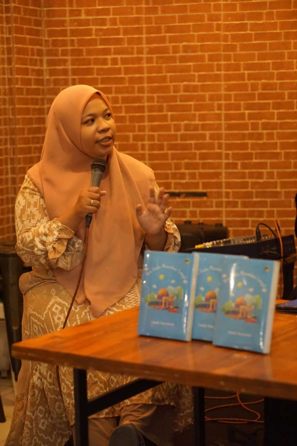Lewat Buku Doa Cinta Menembus Langit, Farah Humairah dan Penerbit MIB Indonesia Galang Donasi untuk Palestina