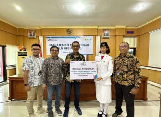 PLN Serahkan Bantuan Pendidikan untuk Enam Siswa Paskibraka Nasional di Sulselrabar