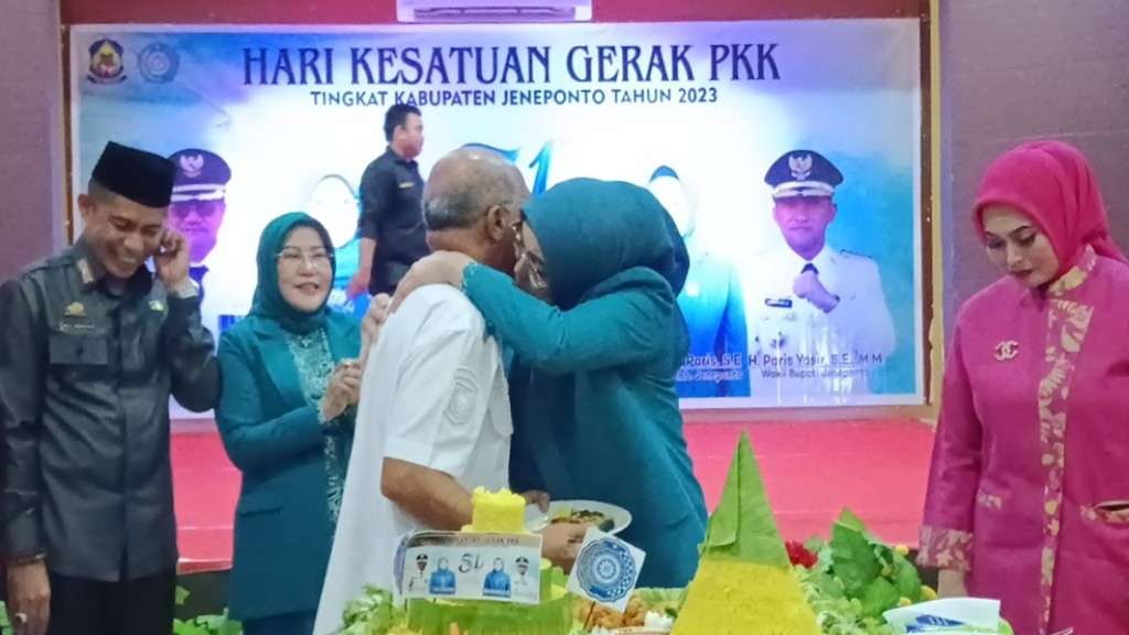 Tangisan Ketua TP PKK Jeneponto Disaat Menyampaikan Sambutan Terakhirnya