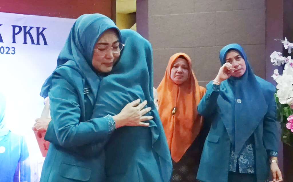Tangisan Ketua TP PKK Jeneponto Disaat Menyampaikan Sambutan Terakhirnya