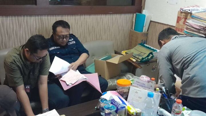 Kejari Makassar Geledah Rumah Tersangka Dugaan Korupsi Pembebasan Lahan Pengelolaan Sampah, Ini yang Diamankan Kejari Makassar