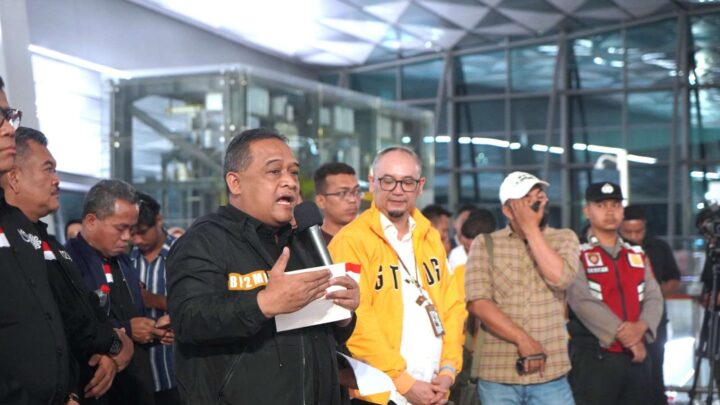 Kepala BP2MI Kawal Langsung Pelepasan 419 PMI dari Senayan ke Bandara Soekarno Hatta Kepala BP2MI