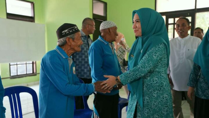 Bakti Sosial ke Panti Jompo di Parepare, Para Lansia Menangis Haru Dikunjungi Sofha Marwah Bahtiar Bakti sosial