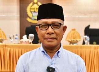 Pj Gubernur Sulsel Beri Penghargaan ke Haji Amir Bandu Karena Hibahkan 5 Hektar Lahan untuk Pos TNI AL