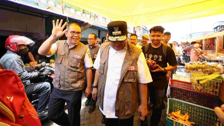 Tekan Inflasi, Pj Gubernur Sulsel dan Wali Kota Makassar Turun ke Pasar Tekan inflasi