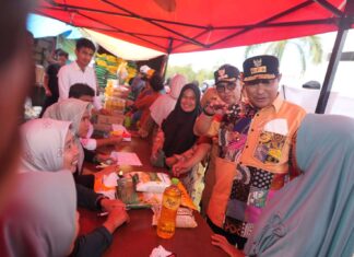 Warga Malili Antusias Belanja di Pasar Murah Kolaborasi Pemprov Sulsel dan Bulog