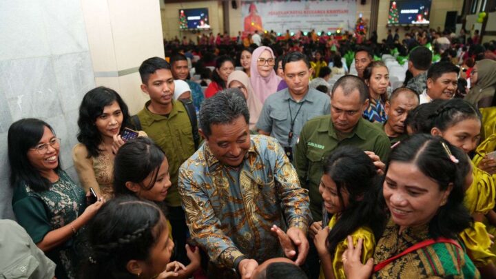 Pj Gubernur Bahtiar Hadiri Natal Bersama Keluarga Kristiani Pemprov Sulsel Pemprov Sulsel