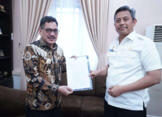 Serahkan SK Pj Sekda Sidrap, Arsjad Harap Pemkab Bersinergi dengan Pemprov Sulsel